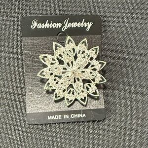Fashion Jewelry Intricate Silver Brooch
